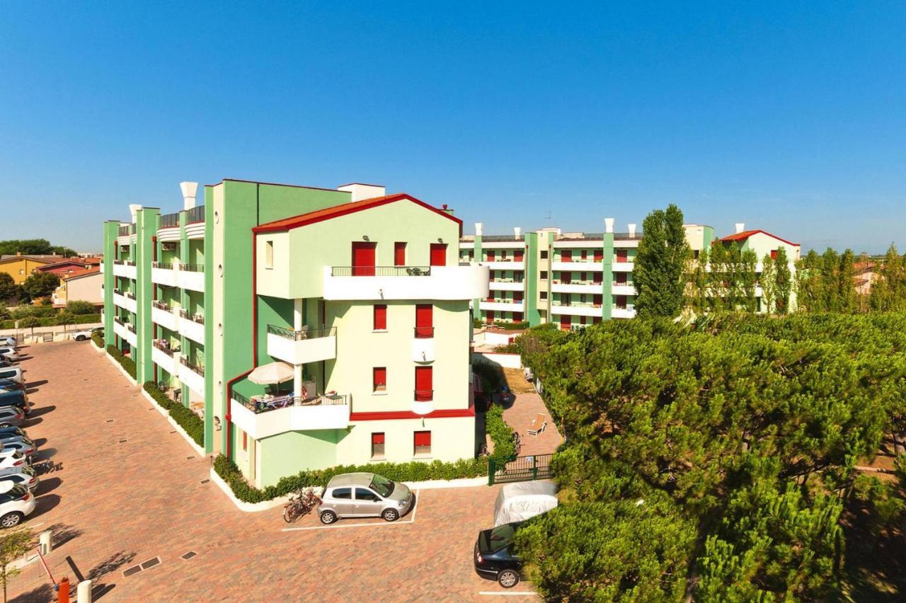 Apartment In Caorle With Heating エクステリア 写真